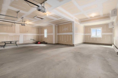 45 Rockcliff Heights Nw, Calgary, AB - Indoor Photo Showing Garage