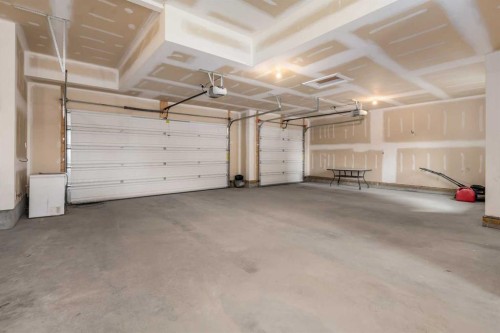45 Rockcliff Heights Nw, Calgary, AB - Indoor Photo Showing Garage