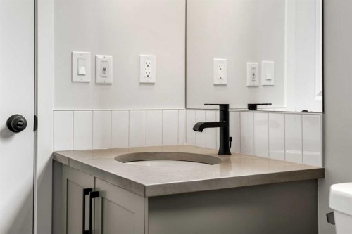 213 Bridgeport Gate, Chestermere, AB - Indoor Photo Showing Bathroom