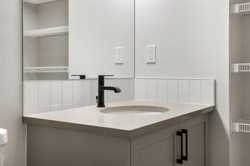 213 Bridgeport Gate, Chestermere, AB - Indoor Photo Showing Bathroom