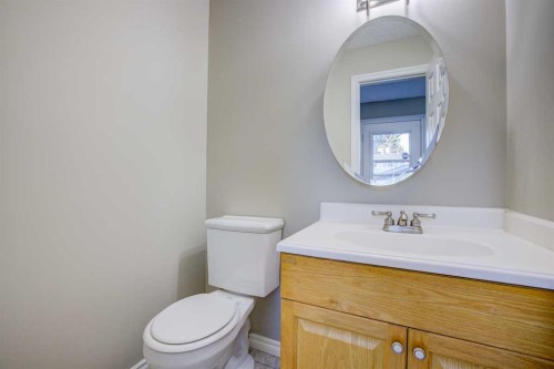 171 Erin Woods Drive Se, Calgary, AB - Indoor Photo Showing Bathroom