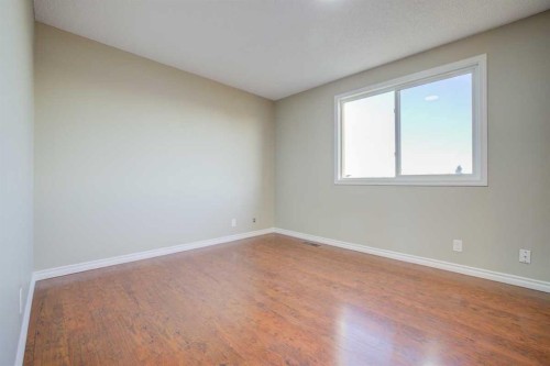 171 Erin Woods Drive Se, Calgary, AB - Indoor Photo Showing Other Room