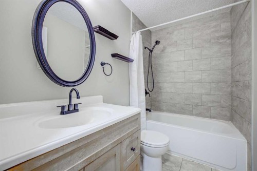 171 Erin Woods Drive Se, Calgary, AB - Indoor Photo Showing Bathroom