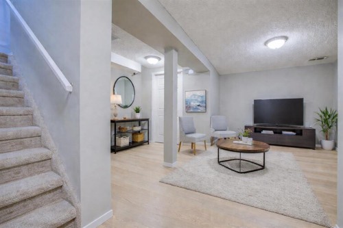 171 Erin Woods Drive Se, Calgary, AB - Indoor