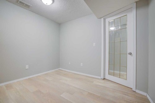 171 Erin Woods Drive Se, Calgary, AB - Indoor Photo Showing Other Room