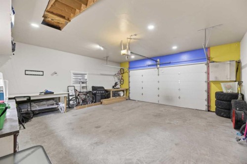 8474 Saddleridge Drive Ne, Calgary, AB - Indoor Photo Showing Garage