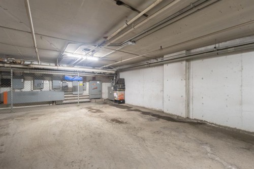 408-505 19 Avenue Sw, Calgary, AB - Indoor Photo Showing Garage