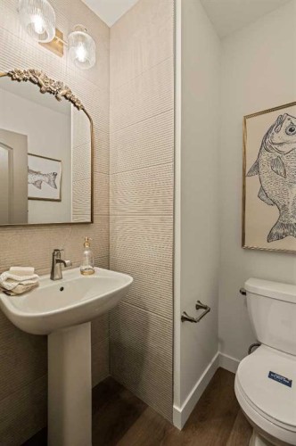 193 Silver Spruce Road Sw, Calgary, AB - Indoor Photo Showing Bathroom