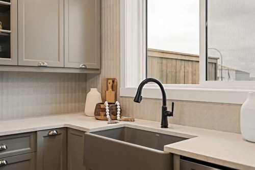 193 Silver Spruce Road Sw, Calgary, AB - Indoor Photo Showing Kitchen