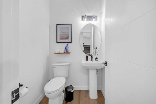 11 Heritage Circle, Cochrane, AB - Indoor Photo Showing Bathroom