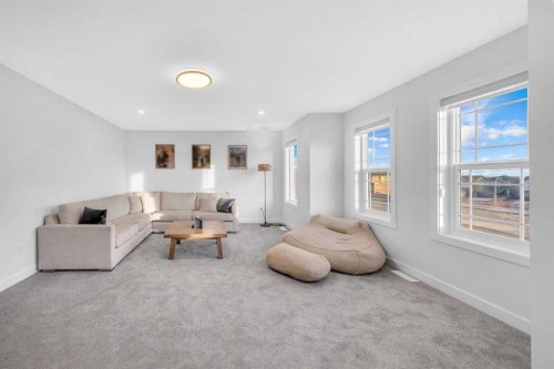 11 Heritage Circle, Cochrane, AB - Indoor Photo Showing Living Room
