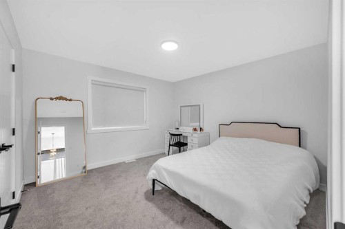11 Heritage Circle, Cochrane, AB - Indoor Photo Showing Bedroom