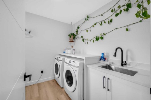 11 Heritage Circle, Cochrane, AB - Indoor Photo Showing Laundry Room