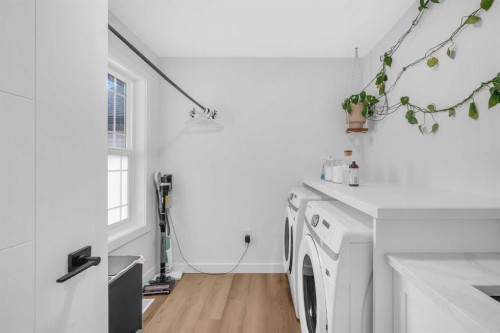 11 Heritage Circle, Cochrane, AB - Indoor Photo Showing Laundry Room