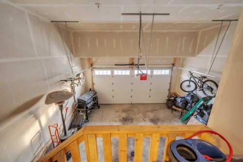 11 Heritage Circle, Cochrane, AB - Indoor Photo Showing Garage