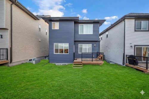 11 Heritage Circle, Cochrane, AB - Outdoor With Exterior