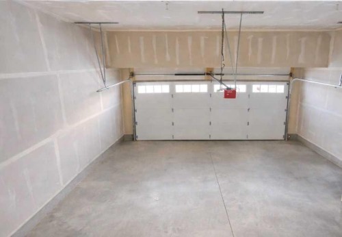 11 Heritage Circle, Cochrane, AB - Indoor Photo Showing Garage