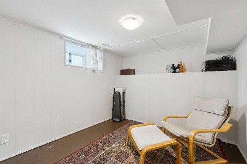 6507 34 Avenue Nw, Calgary, AB - Indoor Photo Showing Other Room