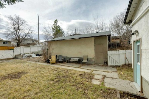 6507 34 Avenue Nw, Calgary, AB - Outdoor