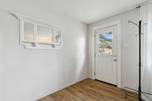 6507 34 Avenue Nw, Calgary, AB - Indoor Photo Showing Other Room