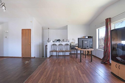 184 Upland Boulevard West, Brooks, AB - Indoor