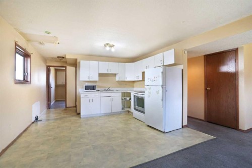 184 Upland Boulevard West, Brooks, AB - Indoor Photo Showing Kitchen