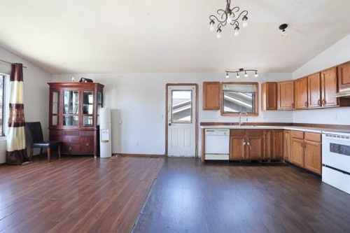 184 Upland Boulevard West, Brooks, AB - Indoor Photo Showing Kitchen