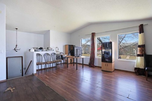 184 Upland Boulevard West, Brooks, AB - Indoor
