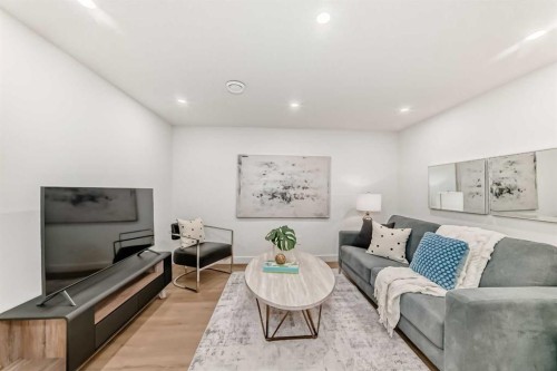 29-2519 38 Street Ne, Calgary, AB - Indoor Photo Showing Living Room