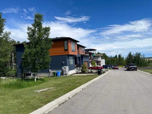 12-3622 85 Street Sw, Calgary, AB 