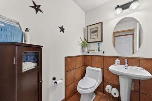 197 Arbour Stone Close Nw, Calgary, AB - Indoor Photo Showing Bathroom