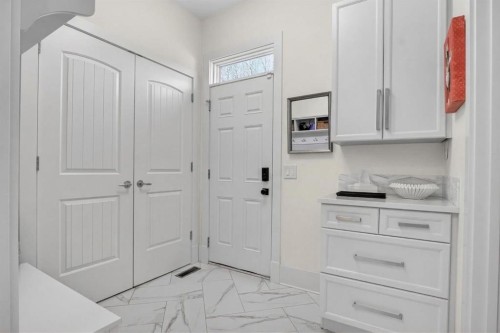 2011 43 Avenue Sw, Calgary, AB - Indoor Photo Showing Other Room