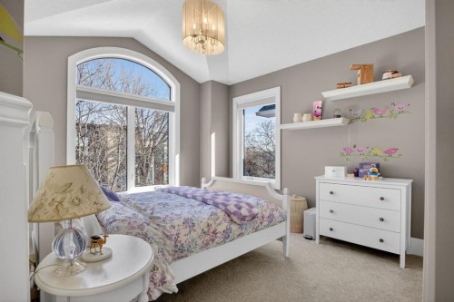 2011 43 Avenue Sw, Calgary, AB - Indoor Photo Showing Bedroom