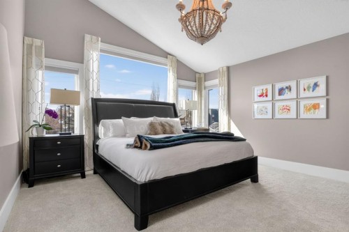 2011 43 Avenue Sw, Calgary, AB - Indoor Photo Showing Bedroom