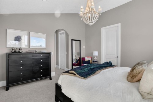2011 43 Avenue Sw, Calgary, AB - Indoor Photo Showing Bedroom