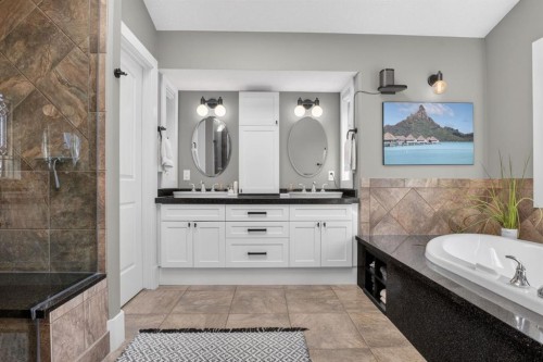 2011 43 Avenue Sw, Calgary, AB - Indoor Photo Showing Bathroom