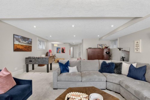 2011 43 Avenue Sw, Calgary, AB - Indoor Photo Showing Living Room