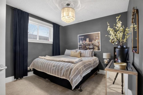 2011 43 Avenue Sw, Calgary, AB - Indoor Photo Showing Bedroom