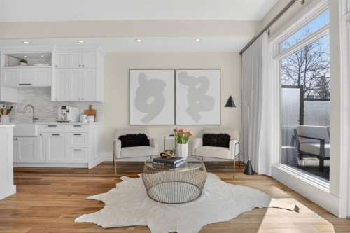 2011 43 Avenue Sw, Calgary, AB - Indoor Photo Showing Living Room