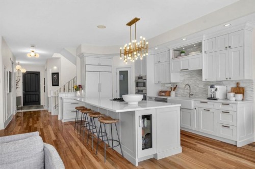 2011 43 Avenue Sw, Calgary, AB - Indoor Photo Showing Kitchen With Upgraded Kitchen