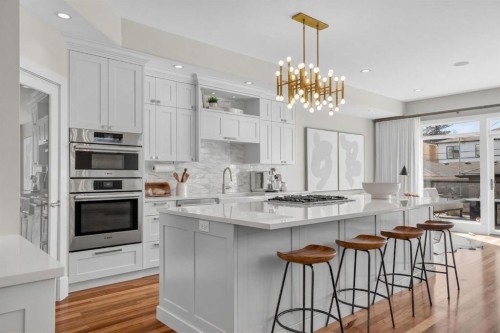 2011 43 Avenue Sw, Calgary, AB - Indoor Photo Showing Kitchen With Upgraded Kitchen