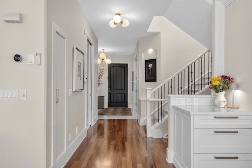 2011 43 Avenue Sw, Calgary, AB - Indoor Photo Showing Other Room