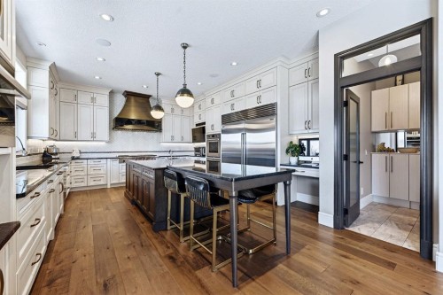 33 Waters Edge Drive, Heritage Pointe, AB - Indoor Photo Showing Kitchen With Upgraded Kitchen