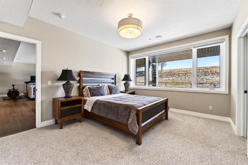 33 Waters Edge Drive, Heritage Pointe, AB - Indoor Photo Showing Bedroom
