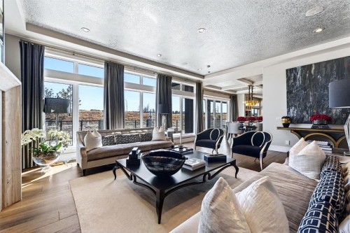 33 Waters Edge Drive, Heritage Pointe, AB - Indoor Photo Showing Living Room