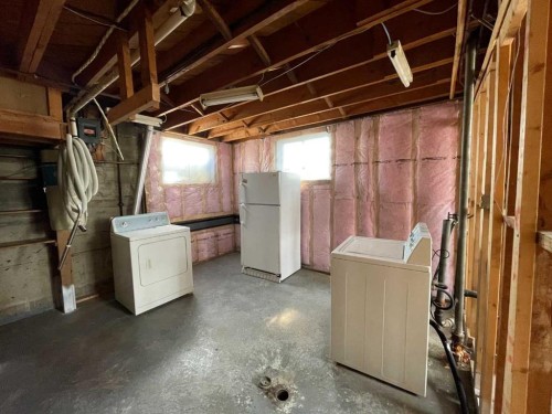 7448 21 Street Se, Calgary, AB - Indoor Photo Showing Other Room