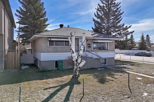 7448 21 Street Se, Calgary, AB - Outdoor