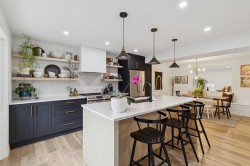 561 Point Mckay Grove NW Calgary, AB T2E 5M7