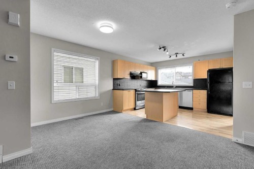 154 Everglen Rise Sw, Calgary, AB - Indoor Photo Showing Kitchen