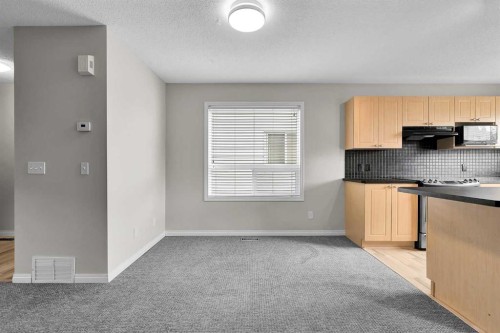 154 Everglen Rise Sw, Calgary, AB - Indoor Photo Showing Kitchen